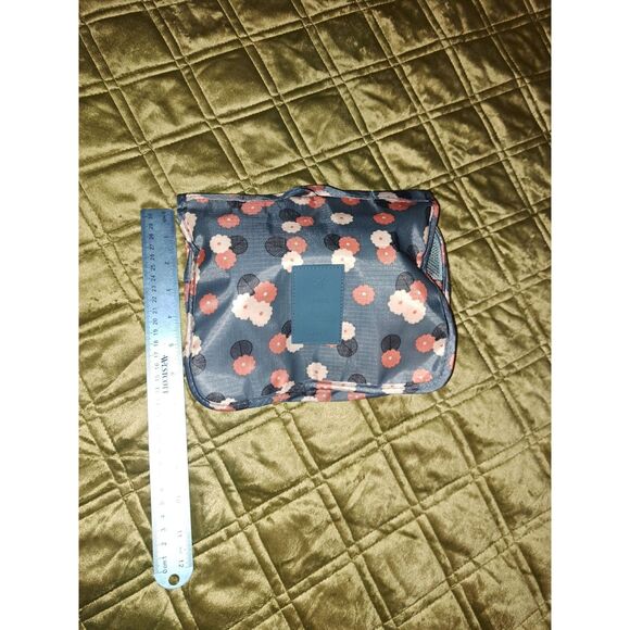 NEW Tri-fold Toiletry Travel Bag with plastic bottles and waterproof shower bag - Picture 6 of 11